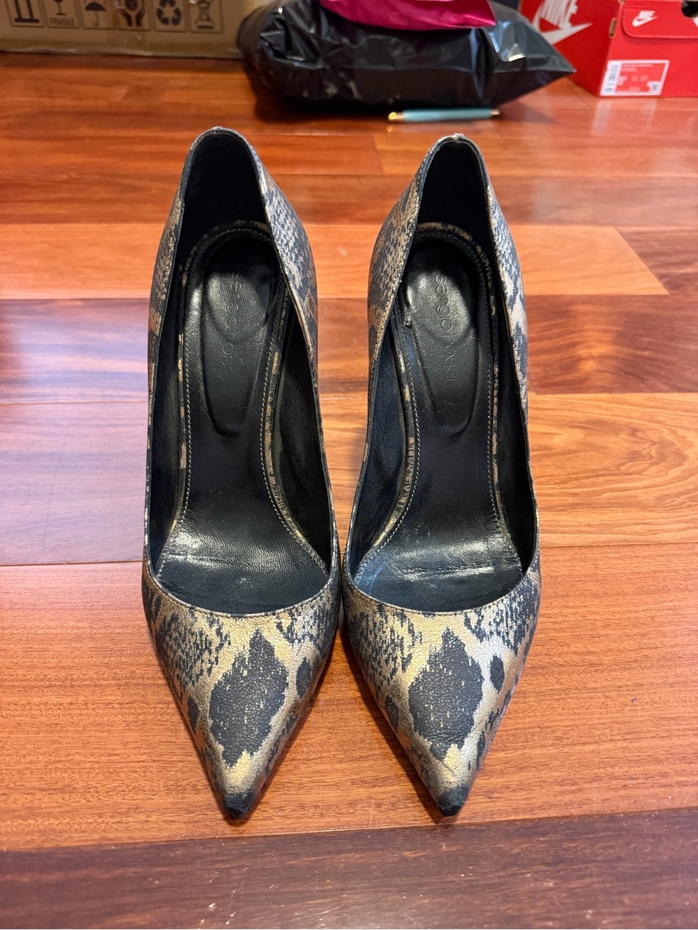 Vero Cuoio Beige and Black Snake-Print Pointed Pumps